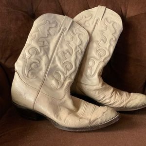 Cream Size 8.5 vintage Nocona boots